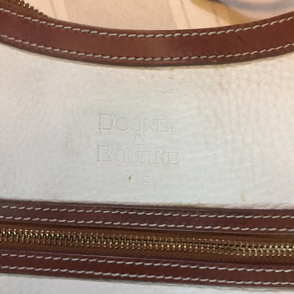Dooney Bourke pocket book - Picture 3 of 3